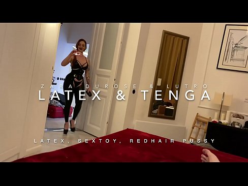 ❤️ Dada wa kambo mwenye kichwa chekundu akiwa amevalia vazi la latex alilobanwa na kaka wa kambo Ngono bora ❌️❤