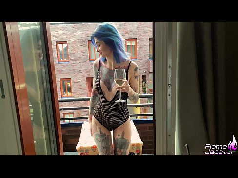 ❤️ Msichana Mkubwa Anayenyonya kwa Kugugumia na Kutombana kwa Shauku Chini ya Anga Wazi Ngono bora ❌️❤